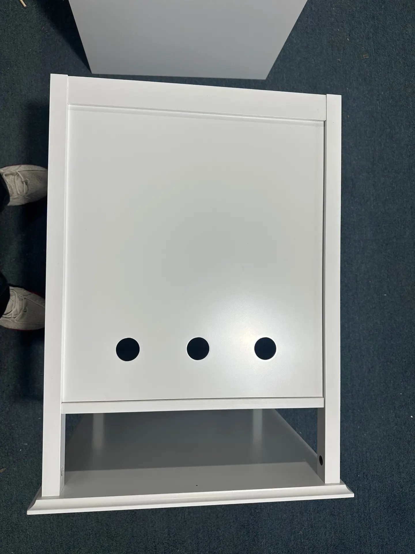 Modern Cat Litter Box Enclosure Furniture White Wooden Hidden Cat House Cabinet with Storage Shelf & Side Hook, Indoor Cat Condo Side Table